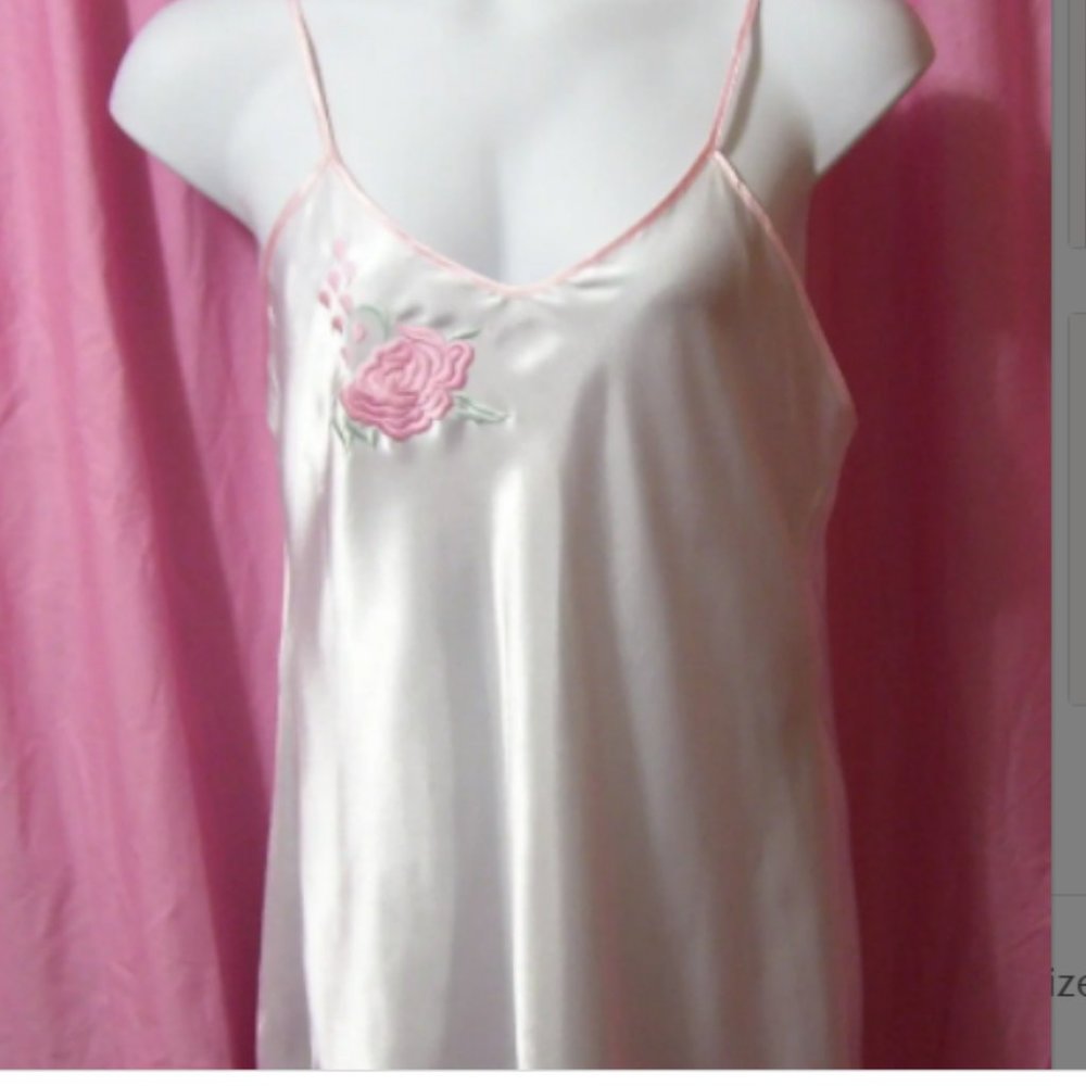 Val Mode White Satin Pink Rose Accent NWOT  Size L